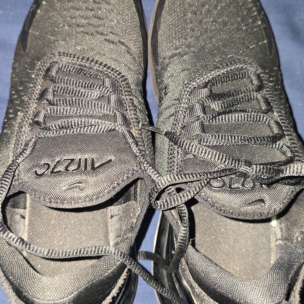 Nike Women’s Black Knit Sneakers